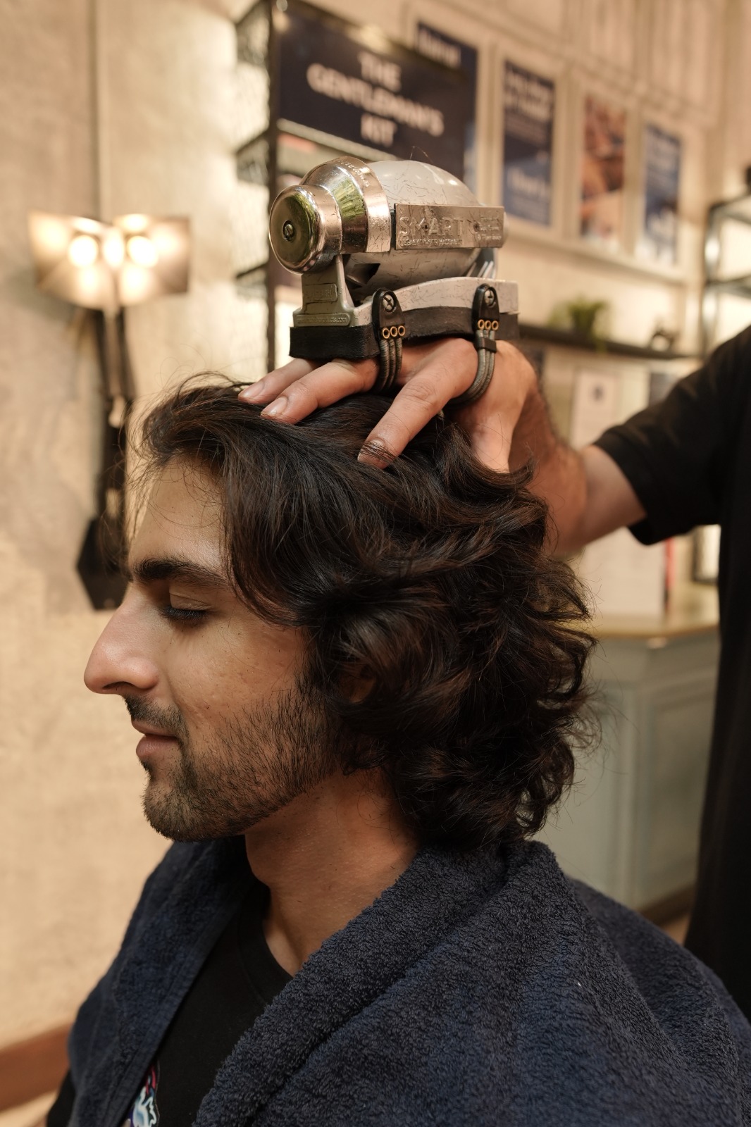 Head Massage at the premium barber shop in Mumbai